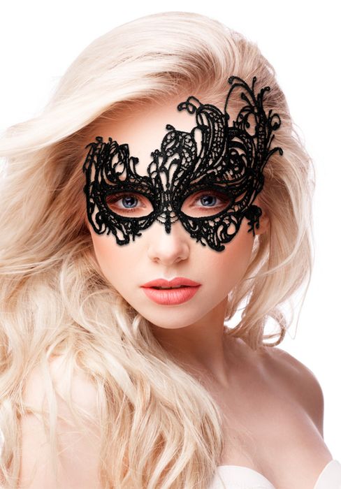 Royal black lace mask